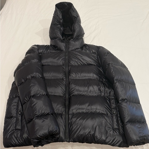 Patagonia Women's Black Puffer Jacket - Picture 4 of 5